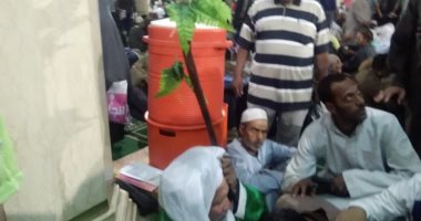 صور.. "رقية وعصا وتلاوات نسائية" فى مولد إبراهيم الدسوقى بكفر الشيخ