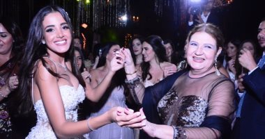 صور.. ميمى جمال تحتفل بزفاف حفيدتها بحضور نجوم الفن والمشاهير