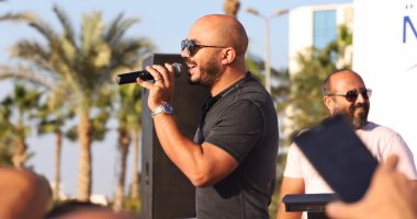 محمود العسيلى يغنى "خاينة" و"بعدتى ومابعدتيش" بحفله فى 6 أكتوبر