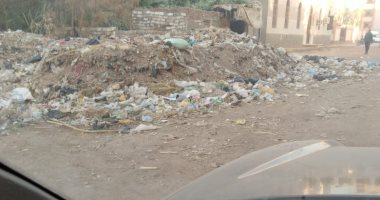 شكوى من تراكم القمامة بأدفا مركز سوهاج