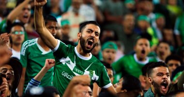فيديو وصور.. مقلد يتدخل لايقاف الهتافات المسيئة بين جمهور الزمالك والاتحاد 