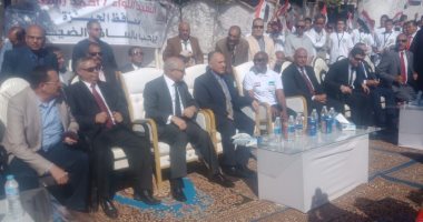 وزير الرى ومحافظ الجيزة وسفير رواندا يشاركون فى زراعة الأشجار على مصرف المحيط