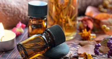 دلع جسمك بزيت خشب الصندل.. يطهر الجروح ويحافظ على البشرة ومدر للبول