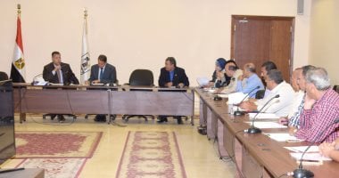 محافظ بنى سويف يطالب بخطة للتوسع فى المشروعات الإنتاجية  