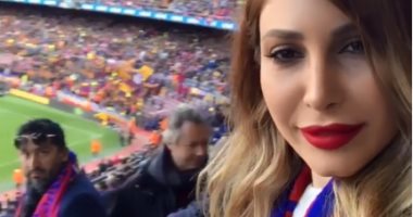 شاهد.. يارا فى مدرجات الكامب نو لمؤازرة برشلونة أمام ريال مدريد