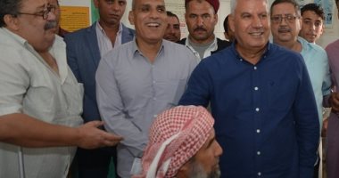 فيديو وصور.. محافظ مطروح يتفقد مستشفى النجيلة ويتابع مبادرة تحاليل فيروس سى