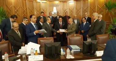 رئيس جامعة أسيوط يُعلن استلامه لمشروعه إنشاء أول مركز للقياس والتقويم