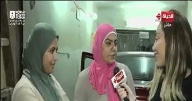 "صبايا".. فتاتين يقتحمان مهن الرجال ويفتتحان مغسلة سيارات