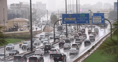فيديو وصور.. الأمطار تضفى جمالا على شوارع العاصمة السعودية