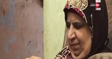 فيديو.. كفيفة تصنع "تريكو" وتدرب المكفوفين على صناعة الخرز