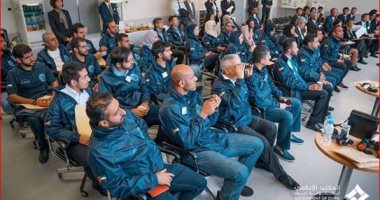 "صناع فرحة الإمارات"..فريق مركز بن راشد للفضاء من موقع إطلاق خليفة سات × 10 صور