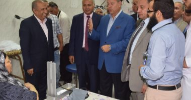 محافظ بنى سويف يتابع أعمال القافلة الطبية الشاملة بالقرى الأكثر احتياجًا