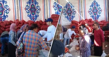 صور.. "الداخلية" تهزم جشع التجار وتسيطر على أزمة البطاطس.. ربات المنازل لـ"اليوم السابع": نشترى 3 كيلو من شوادر "كلنا واحد" بـ18 جنيها بعدما كنا بنجيب كيلو واحد.. ويؤكدن: جودتها عالية وسعر مخفض.. وضبط 1155 طنا