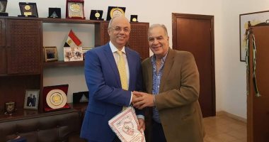 صور.. الزمالك يمنح درعا خاصا لسفير مصر بكوت ديفوار