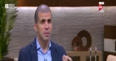 خبير "إتيكيت" يكشف لـ"كلام ستات" الطريقة المناسبة لاستخدام الموبايل 