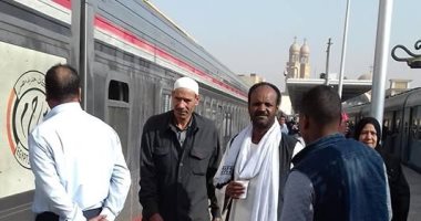 صور.. تعطل حركة القطارات بمحطة الأقصر لخروج جرار عن قضبان السكة الحديد
