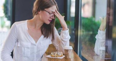 الأطعمة المثلجة وحساسية الطعام.. أسباب الشعور بصداع بعد الأكل 