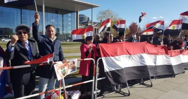 صور.. الجالية المصرية بألمانيا تهتف للسيسى على أنغام تسلم الأيادى