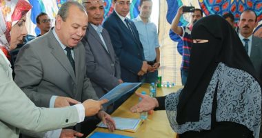 محافظ كفر الشيخ يوزع 92 وحدة سكنية على مستحقى الإسكان الاجتماعى بقلين