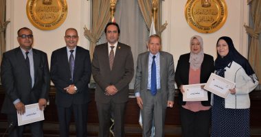 "التعليم" تكرم المعلمين المتميزين فى الأداء المهنى ببورسعيد