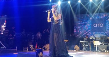 صور.. نوال الزغبى تحيى حفل ختام ملتقى التأمين بشرم الشيخ