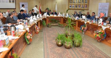 محافظ أسيوط : تعاون مع الجامعة لتدوير مخلفات قش الذرة وتحويلها إلى سماد عضوى