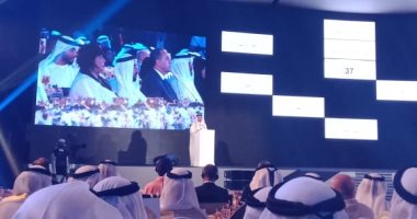 خلال إطلاق الدورة الـ37 لمعرض الشارقة الدولى للكتاب.. سلطان القاسمى يكرم جواهر القاسمى ويهديها قصيدة شعر.. ويؤكد: نسعى للارتقاء بالإنسان فى حب الكلمة الصادقة والمعرفة.. ووجودنا جميعًا فى إنسانية