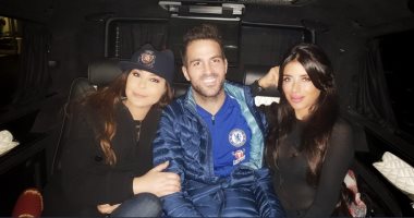 إليسا تنشر صورة تجمعها بفابريجاس وزوجته دانيلا