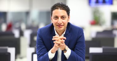 8 فروق بين التقويم الثابت والمتحرك الشفاف للأسنان.. يفسرها دكتور أحمد القفاص