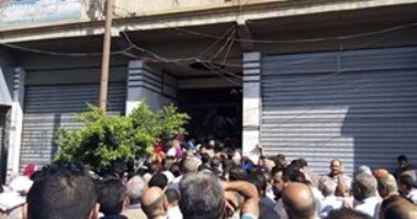 بالصور ..قارىء يشكو من التكدس بمكتب تموين الدخيلة بالإسكندرية 