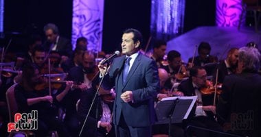 محمد الحلو وثروت يغنيان تترى "ليالى الحلمية" و"مين ميحبش فاطمة" بمهرجان الموسيقى
