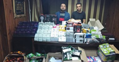 سقوط صاحب محل قبل ترويجه اكسسوارات هواتف مقلدة لأشهر الماركات بعابدين