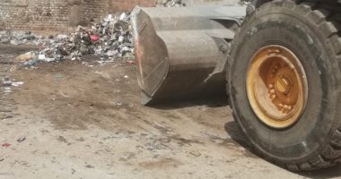 استجابة لـ "اليوم السابع".. رفع تراكمات القمامة فى حى شرق شبرا الخيمة