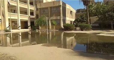 اضبط مخالفة.. مياه الصرف الصحى تغرق مدرسة أم المؤمنين الإعدادية بالخانكة