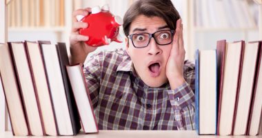 الفلك لمواليد 4 نوفمبر: احذر فى تعاملاتك