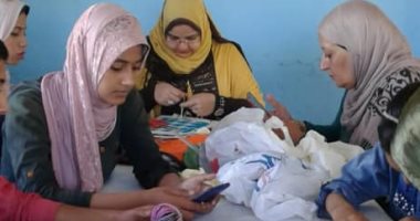 صور.. مراكز شباب كفر الشيخ.. تدريب على الأعمال اليدوية التراثية ومعسكرات كشفية