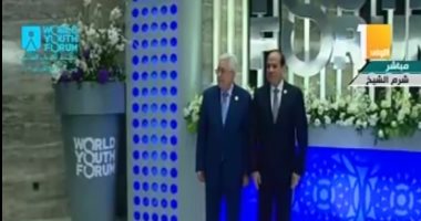 فيديو..السيسي يلتقط الصور التذكارية مع أبو مازن وكبار المشاركين بمنتدى شباب العالم