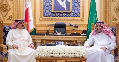 صور.. العاهل السعودى يعقد جلسة مباحثات مع ملك البحرين