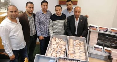 جمارك مطار برج العرب تحبط محاولة تهريب كمية من مستحضرات التجميل والعطور