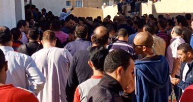 تكدس أمام مكتب بريد العبور مع بدء بيع كرسات الإسكان الاجتماعى اليوم