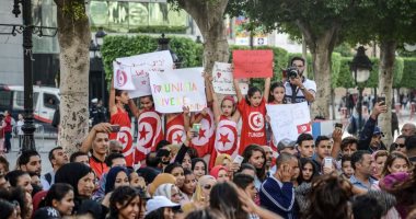 صور.. جمهور مهرجان أيام قرطاج يتحدى الإرهاب بالفن فى شارع الحبيب بورقيبة