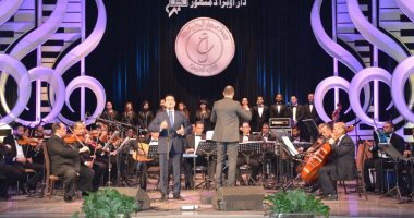 صور.. محمد ثروت يفتتح حفلات مهرجان الموسيقى العربية بدار اوبرا دمنهور