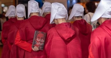 شاهد.. كيف روجت راوية "حكاية جارية" بشخصياتها فى معرض الشارقة للكتاب