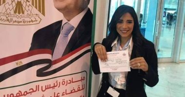 أسماء مصطفى تجرى المسح الطبى لمبادرة "100 مليون صحة" فى منتدى شباب العالم