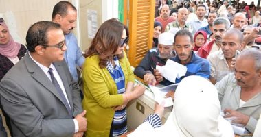 محافظ دمياط تشارك فى توزيع 338 جرعة علاج لمرضى فيروس سى بمستشفى الحميات