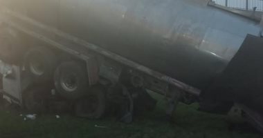 سقوط سيارة نقل ثقيل من أعلى كوبري بطريق مصر إسماعيلية الصحراوي