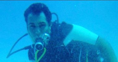 نجيب شاب سيناوى يدعم سياحة الغوص بشواطئ شرم الشيخ بالكاميرا 