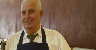 فى عيد الحب.. عم أمين أقدم عامل بـ"جروبى".. شاهد على قصص الأحبة لـ50 عاما