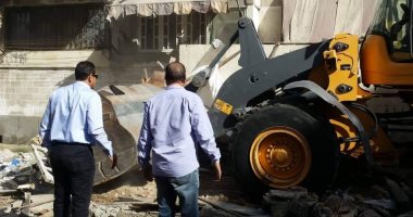 حى الضواحى ببورسعيد يزيل السوق العشوائى بمنطقة فاطمة الزهراء