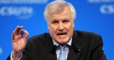 ألمانيا تعلن تخفيفا تدريجيا للضوابط الحدودية